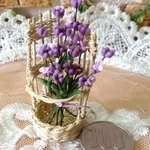 ミニチュアの花「ラベンダーのバゲットスタンドバスケット」