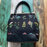 送料込　野花　刺繍　ガマ口　ハンドバッグ　草花図鑑　レトロ