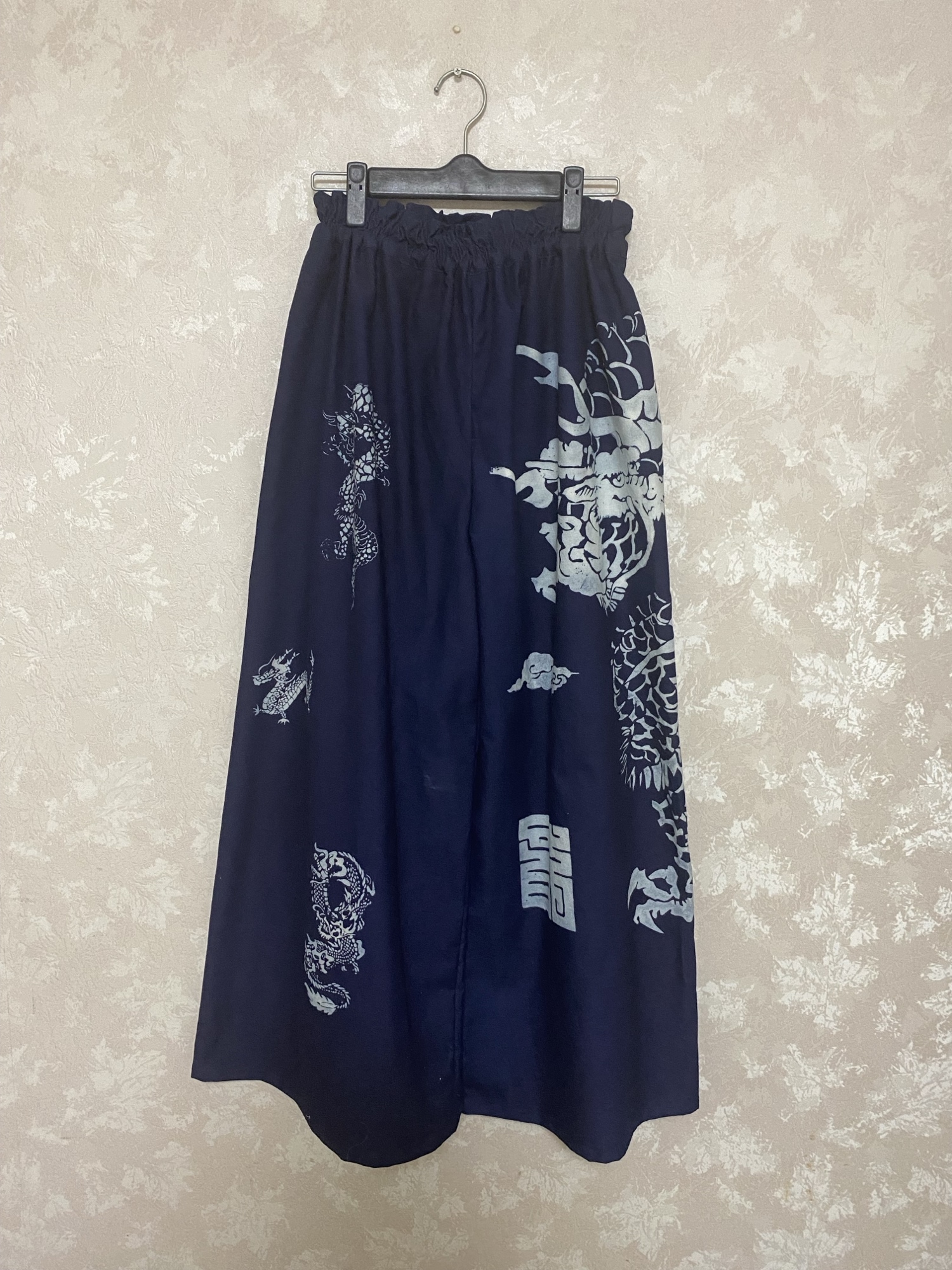 130龍づくしの藍染めパンツ