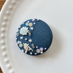 ビーズ刺繍くるみボタン（ヘアゴム/ブローチ）