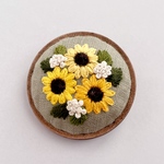 ひまわり刺繍  4cmのブローチ　夏企画2022