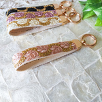 No.139 (ピンクベージュ)『インド刺繍ハンドストラップ』　キーホルダー　バッグチャーム　スマホストラップ　インド刺繍アクセサリー