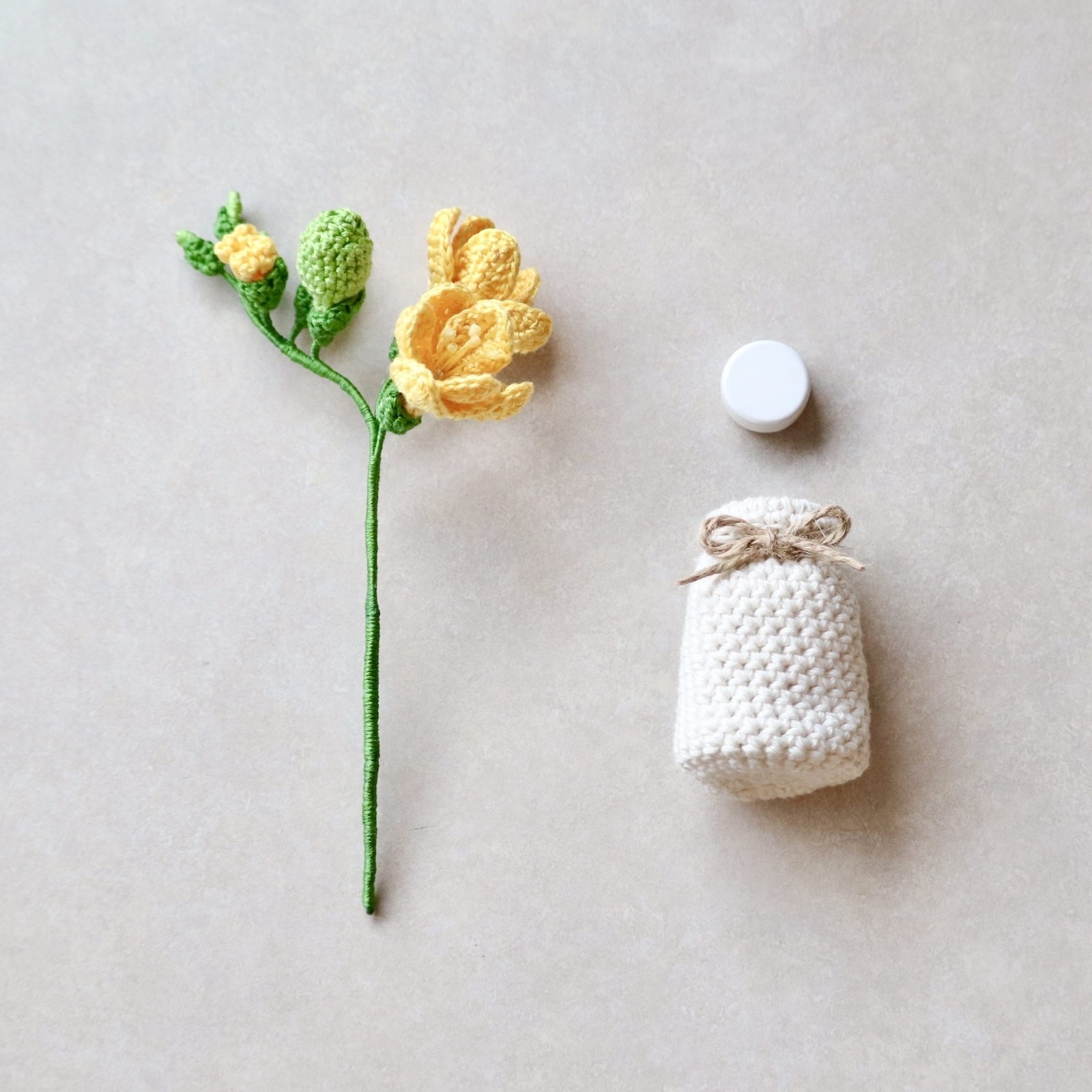 フリージアのあみぐるみ 枯れないかぎ編みのお花?milk bottle type 