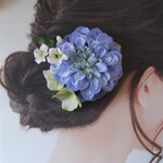 爽やかなライトブルーのジニアと紫陽花と小花の髪飾り＊ショートへアでも簡単に着けられ落ちにくいワニ口クリップ＊浴衣＊夏祭り＊成人式＊和装＊2way＊ナチュラルテイスト