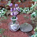 ミニチュアの花「ラベンダーの小瓶Ａ」
