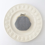 301▶︎がま口ポーチ【りぼん口金】黒ギンガムチェック