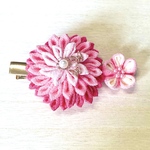 ピンクのお花の髪飾り　ヘアクリップ　つまみ細工　花火大会　浴衣　卒業式　袴　成人式　振袖　着物