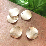 ※送料無料　10個セット☆【中サイズ　直径14mm】 ねじれメタルパーツ　