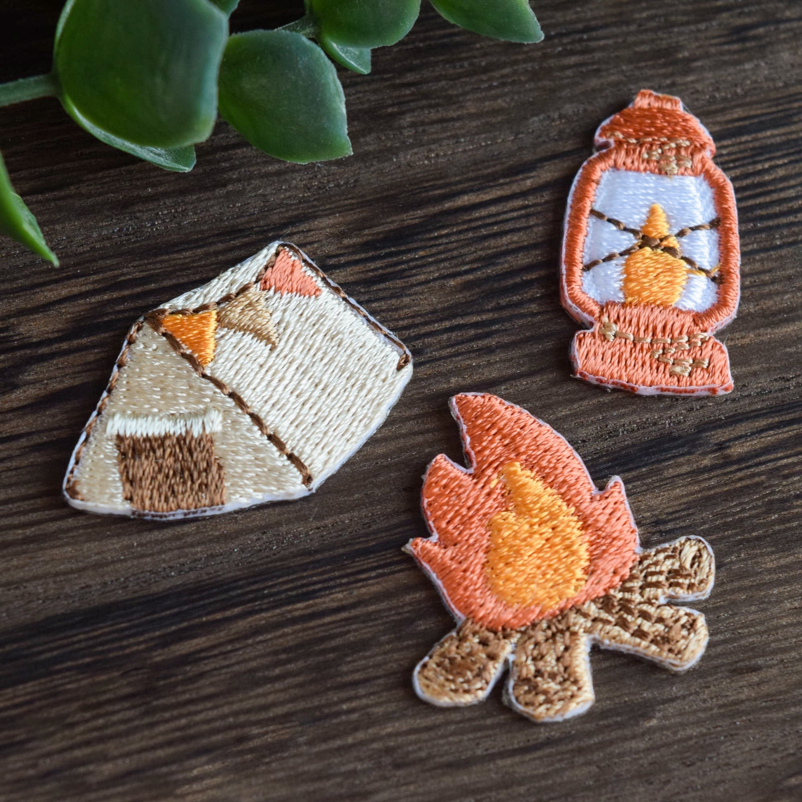 キャンプ好きのための刺繍ステッカー&アイロンワッペン《3枚セット