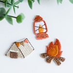 キャンプ好きのための刺繍ステッカー&アイロンワッペン《3枚セット》アップリケ 穴あき 修復 修繕 焚火 ランタン テント