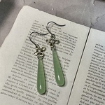 1220.再販　華風結びと雫（薄グリーン）のピアス