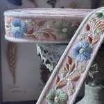 ♡[実物のお色味と違う場合があります] インド刺繍リボン　花　インド刺繍　スパンコール　刺繍リボン　リボン　りぼん　※10月8日よりゆうパケットにて発送