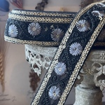 ♡[実物のお色味と違う場合があります] インド刺繍リボン　花　インド刺繍　スパンコール　刺繍リボン　リボン　りぼん　※10月8日よりゆうパケットにて発送