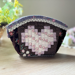 ハートの パッチワークキルト ポーチ 刺繍付き