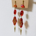 レッド＆ゴールドのピアス