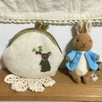 うさぎと苺の刺繍 小さながま口