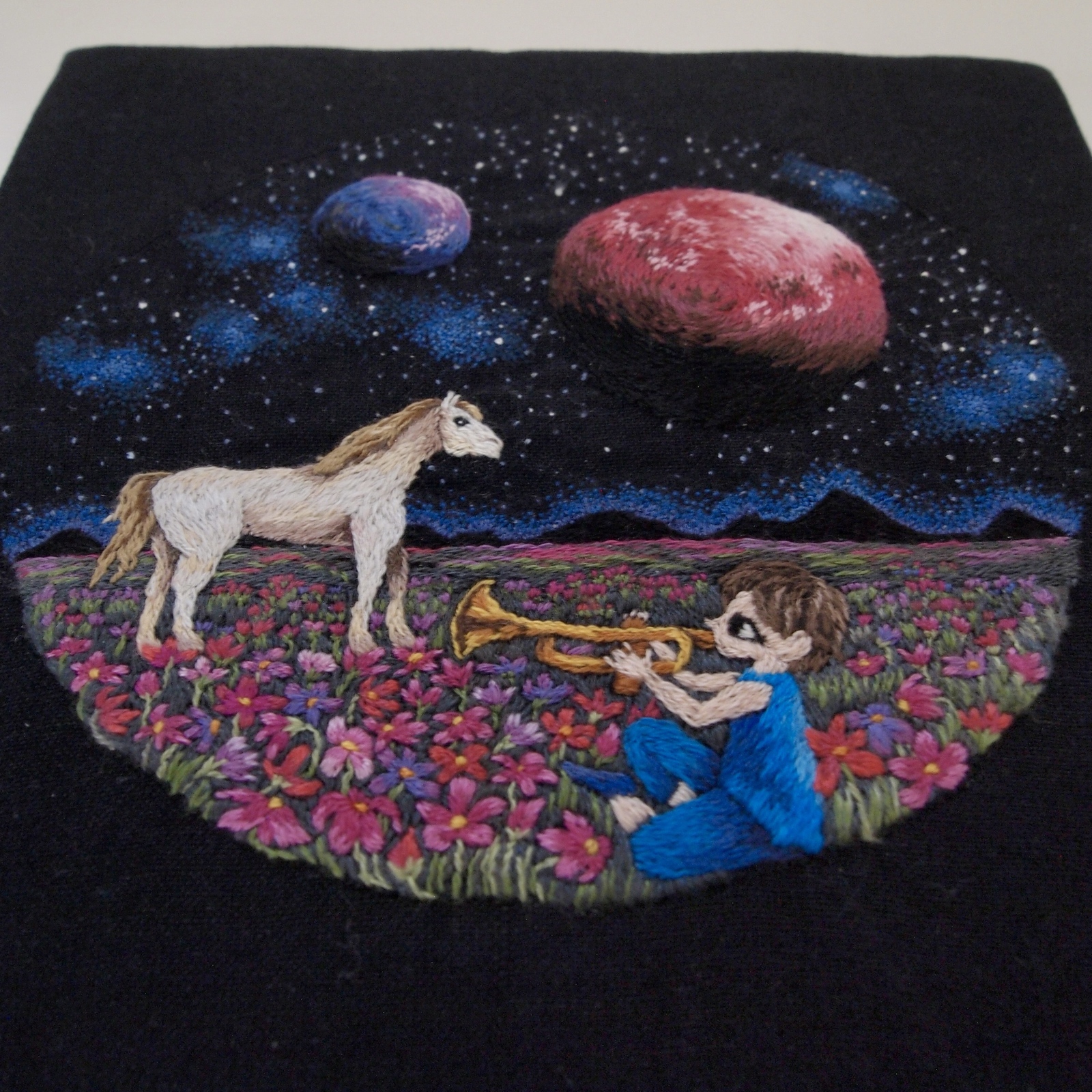 刺繍 絵画 アート 『宇宙の草原 トランペットの響き』15cm×15cm