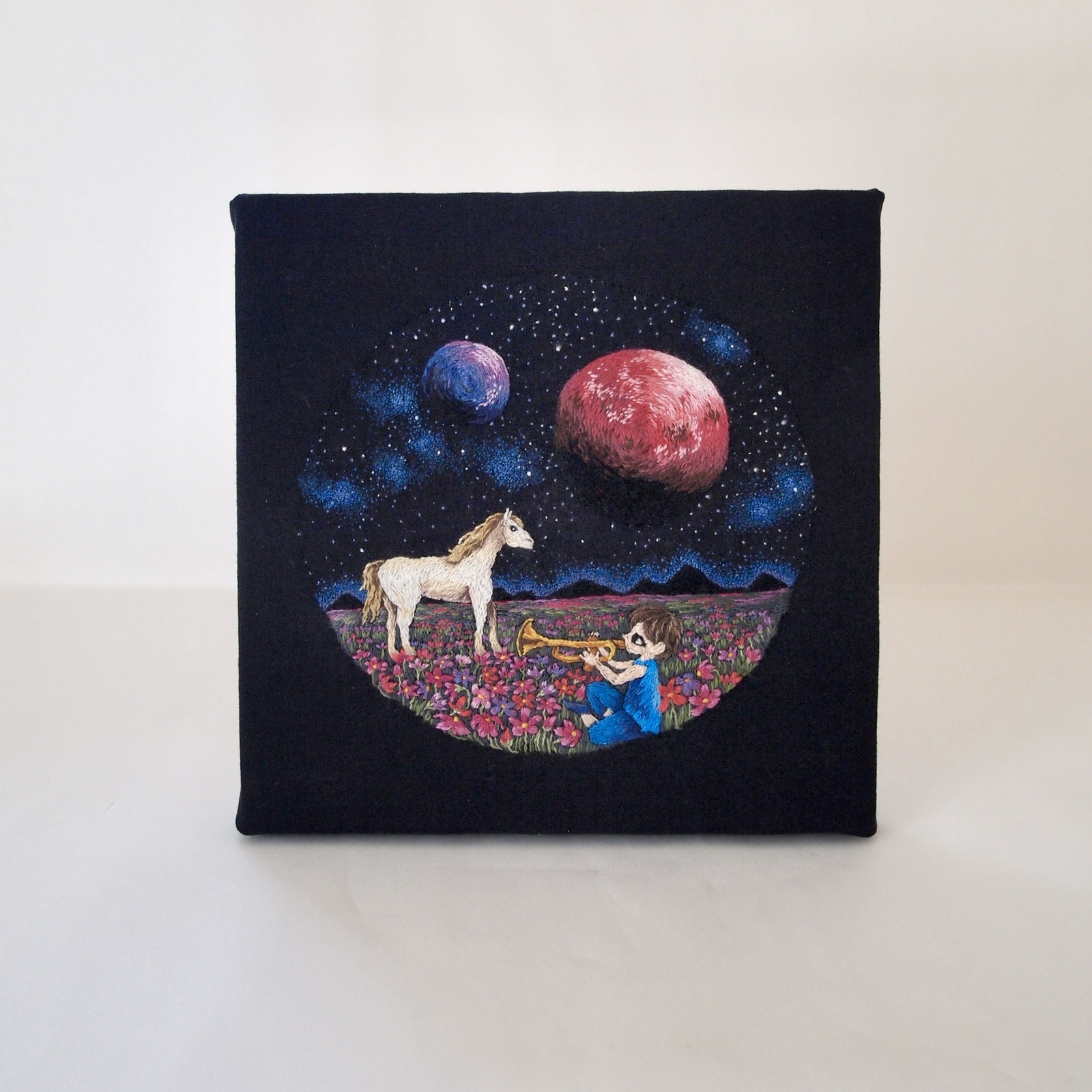 刺繍 絵画 アート 『宇宙の草原 トランペットの響き』15cm×15cm