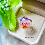 【ハートちゃん美aura】ビオラ パープル グラデーション ドライフラワー 花びら 金箔 クリア フリーサイズ スチールリング