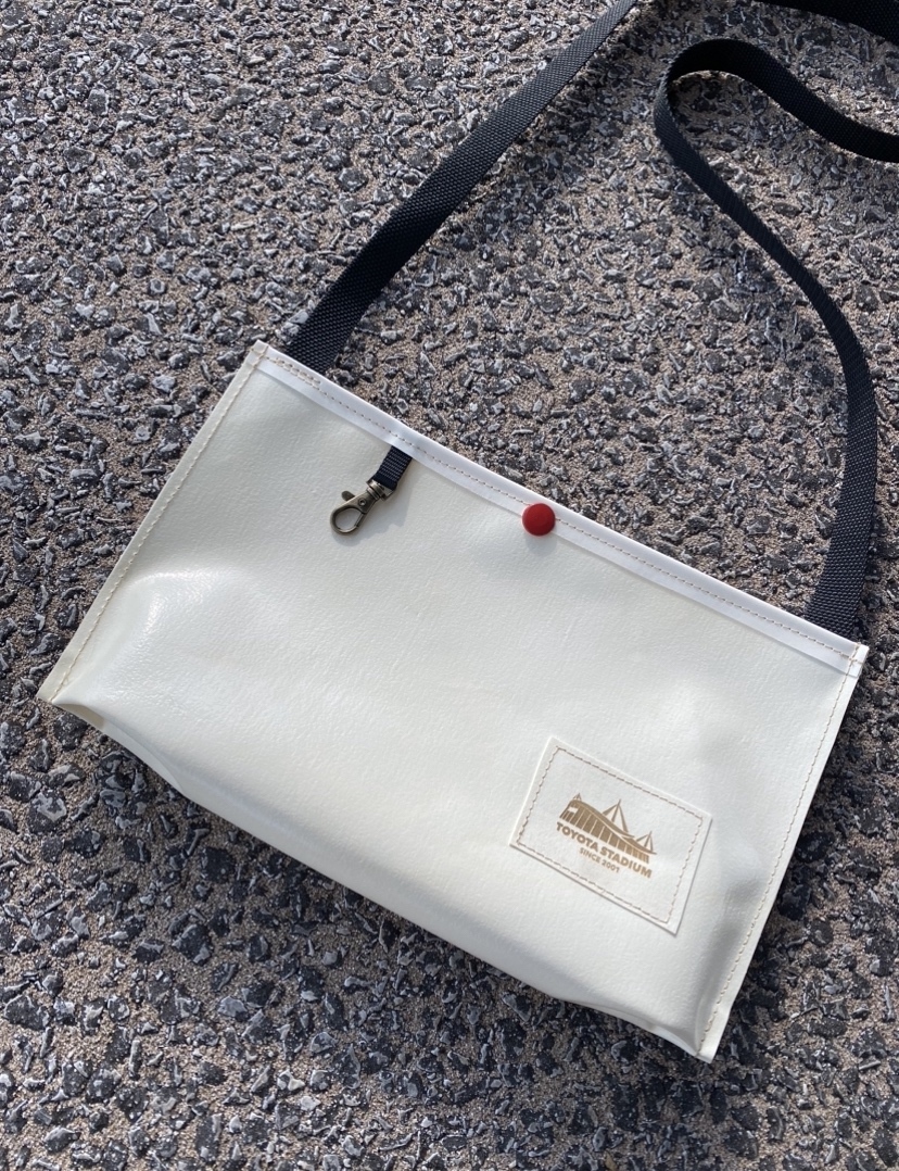 愛知県豊田スタジアム屋根膜　upcycle品サコッシュ