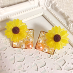 ひまわりとパールのピアス