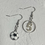 再販1 ⚽️サッカーボールと数字のピアス⚽️                              イヤリングにも変更可！