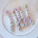 ネオンneonカラー]30/2 刺し子糸 手染め刺し子糸 段染め糸 ニャンドゥテイ 刺繍 刺繍糸こぎん刺し ネオン 草木染め 編み物 毛糸 糸 レース糸 レース編み 1377