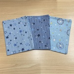 【サイズ変更可能】w60×40cm ランチョンマット 濃い水色 空色 空 飛ぶ のりもの ヘリコプター 気球 飛行機 雲 星 男の子 小学校 