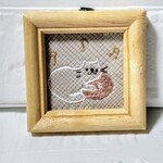 ハンドメイド《猫のアウトラインS刺繍》壁掛け木製ミニフレーム