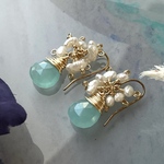 ケシパールとアクアブルーカルセドニーのドロップピアス