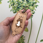 本革　レザー　猫　キーホルダー　バッグチャーム　かわいい