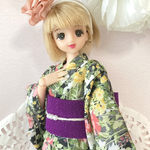 ジェニーちゃん服No. Y-1ハンドメイド浴衣ボタニカル柄黒紫帯 ジェニー　オビツ27　ハッシュタグリカ　ドール服
