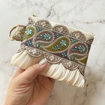 【受注生産】♡カラビナ付き♡インド刺繍リボンのファスナーポーチ　⌘ White ⌘合成皮革製