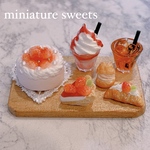 ✨NEW✨ 🍰🫖イチゴたっぷりスイーツセット🫖🍰　ミニチュアスイーツ ミニチュアフード ドリンク付き🍹