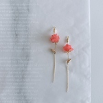 シャラっと揺れる小さなバラ【赤】🥀イヤリング/ピアス