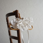 mellow bib ribbon -plain- 名入れ　フリルビブ　フリルスタイ　お名前刺繍　出産祝い　ハーフバースデー　100日祝い　つけ襟　ギフト　男の子ベビー