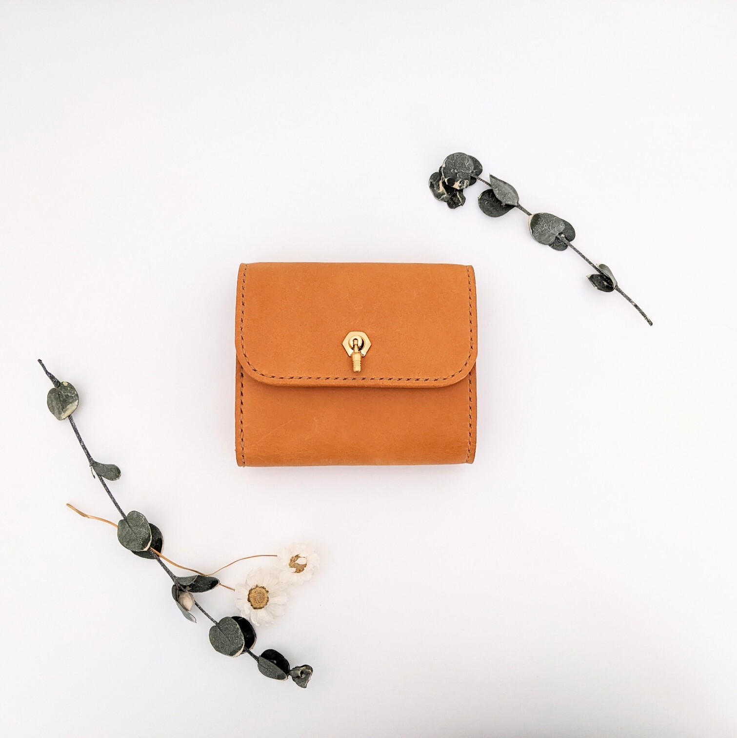 【美品♡】レザレクション　マルチポーチ　カナリー　ラベンダー Amazon.co.jp: (セラリッチ)CELLARRICH がまぐちウォレット小