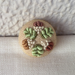 刺繍ブローチS  どんぐり