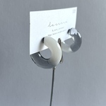 «SALE»‪¥2,100→¥1,580 ツートンクリアピアス/カーブピアス/Cカール/ピアス/ホワイト×クリアグレー