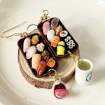 ミニチュアフード お寿司プレート・醤油皿とお茶付きのピアス