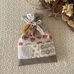 表情豊かなパッチワークきんちゃく