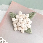 ギンモクセイの刺繍ブローチ＊受注制作