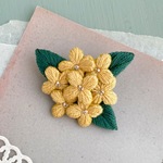 キンモクセイの刺繍ブローチ＊受注制作