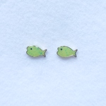 Fish 蓄光 お魚 グリーン 模様 耳飾り ピアス / 樹脂イヤリングへの変更可能です