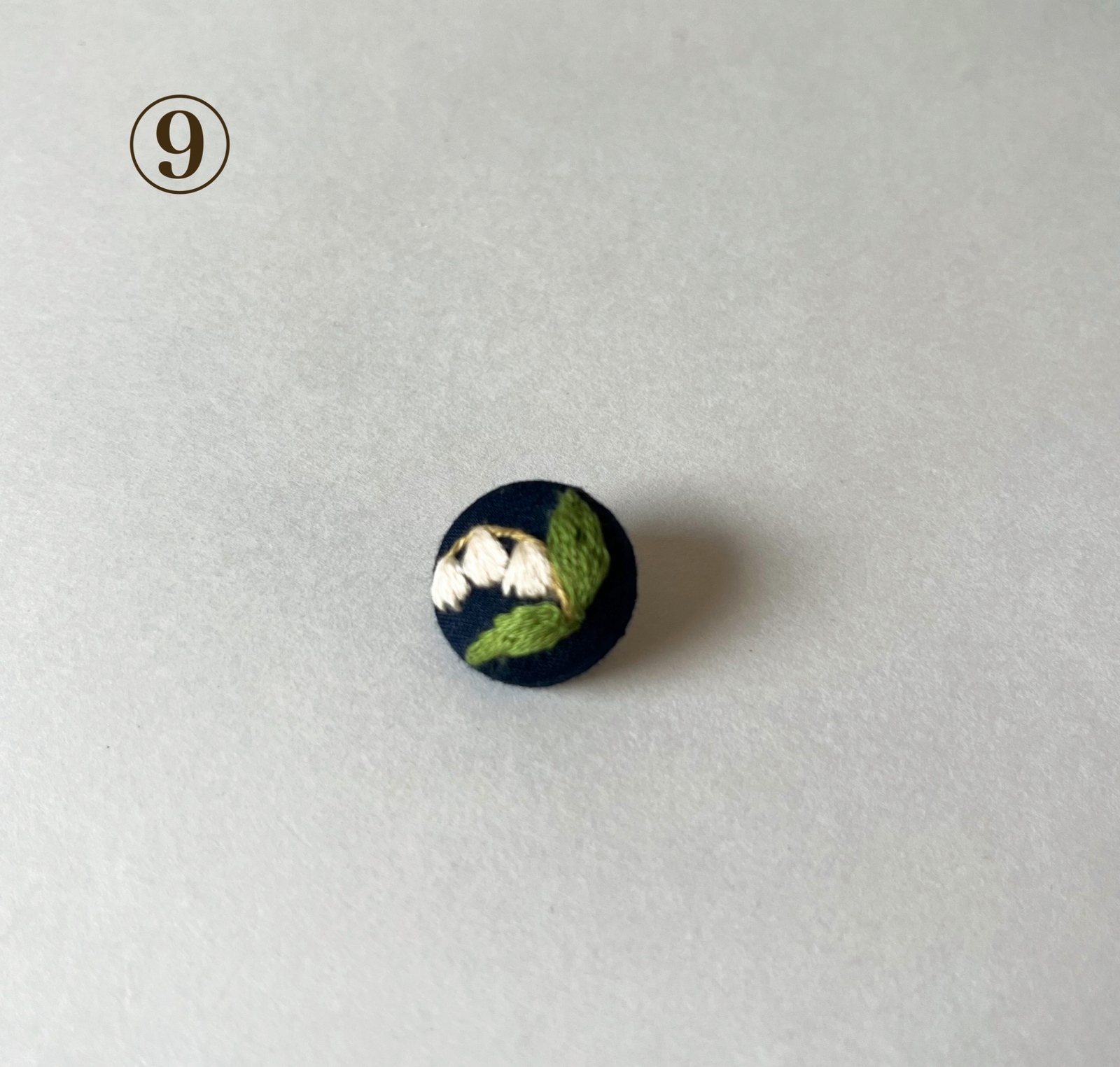 受注制作】選べる刺繍 くるみボタンセット - itonohaco'S