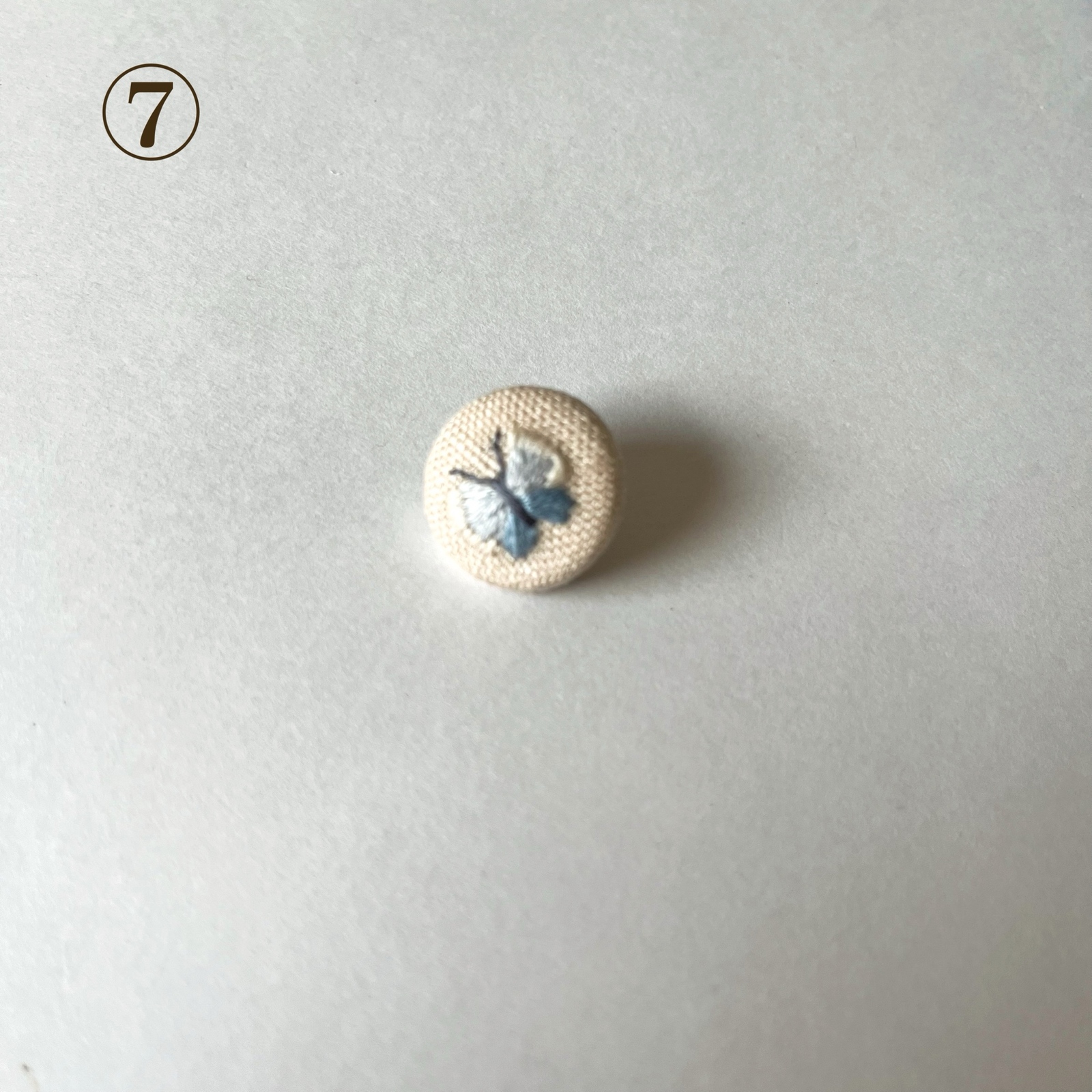 受注制作】選べる刺繍 くるみボタンセット - itonohaco'S