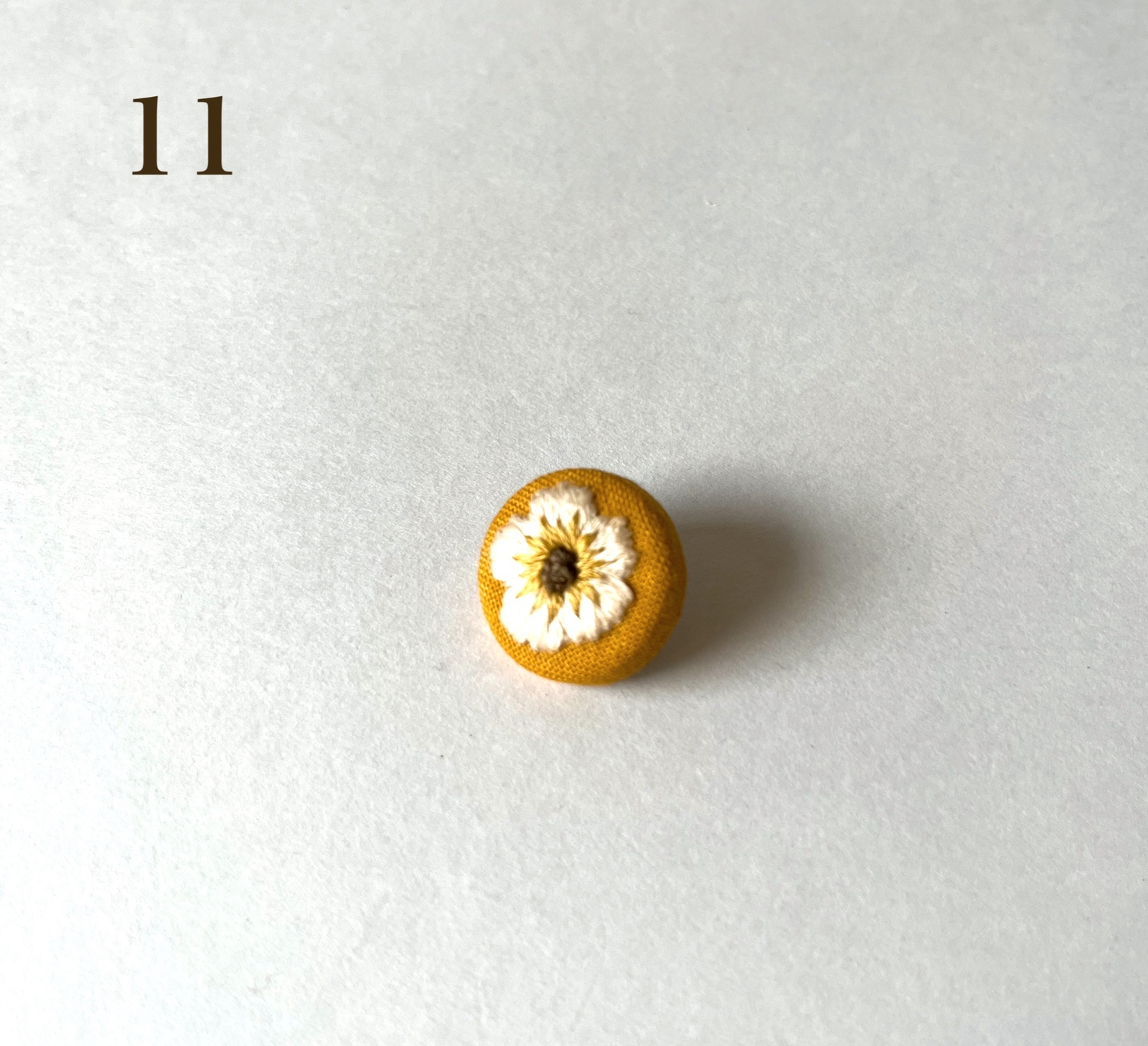 ❁hAnafany❁(専用)55mm くるみボタン　鳥刺繍 ❁hAnafany❁(専用) くるみボタン 鳥刺繍 ブローチ