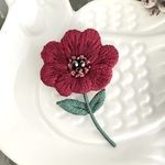 チョコレートコスモスの刺繍ブローチ＊a