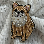 ブローチ　アクセサリー　コサージュ　ビーズ刺繍　ビーズ刺繍ブローチ　ビーズ刺繍アクセサリー　犬　チワワ　赤チワワ