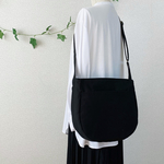 ファスナー開閉＊荷物いっぱい！シンプル＊斜めがけショルダーバッグ♪ A4 ブラック